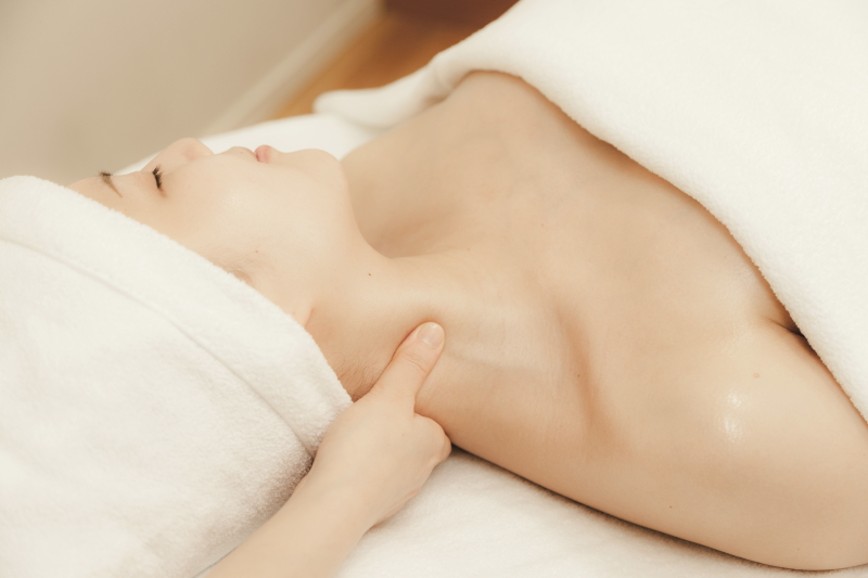 メリッサ首マッサージ